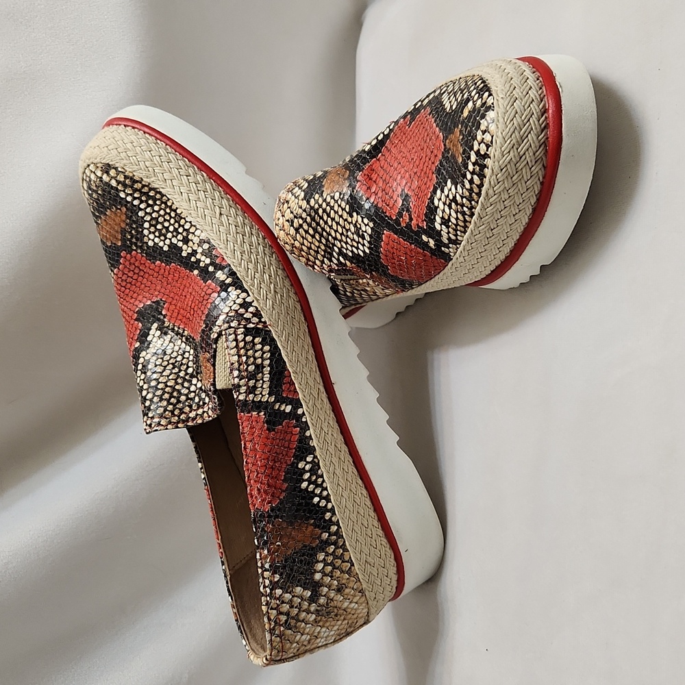 Donald Pliner Finni Slip-on Leather Chili Snake Print Sneakers (W Size 7.5)